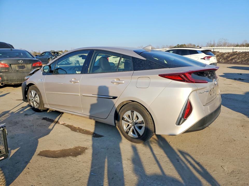 Photo 2 from auction – 2017 TOYOTA PRIUS PRIM with VIN JTDKARFP2H3044641