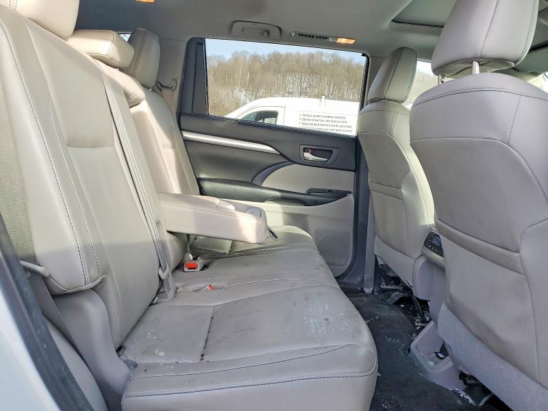 Photo 11 from auction – 2017 TOYOTA HIGHLANDER with VIN 5TDKZRFH8HS519886
