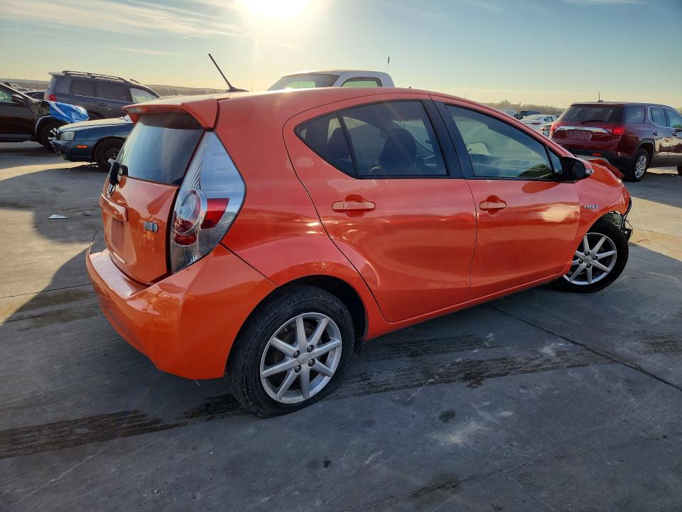Photo 3 from auction – 2013 TOYOTA PRIUS C with VIN JTDKDTB37D1034863