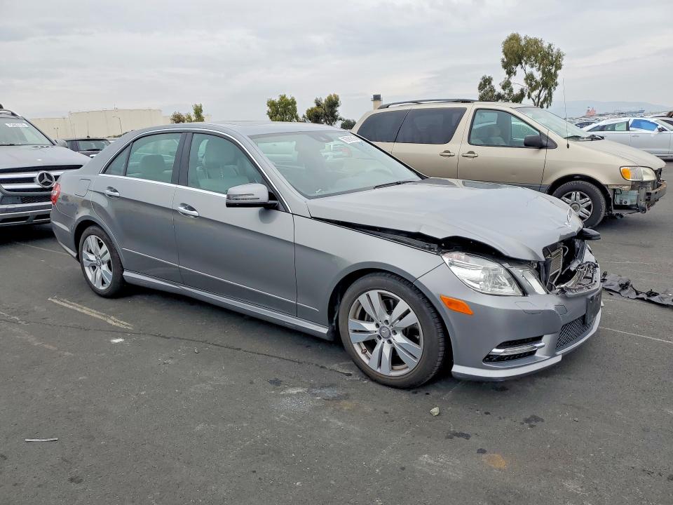 Photo 4 from auction – 2013 MERCEDES-BENZ E 350 BLUE with VIN WDDHF2EB2DA720686