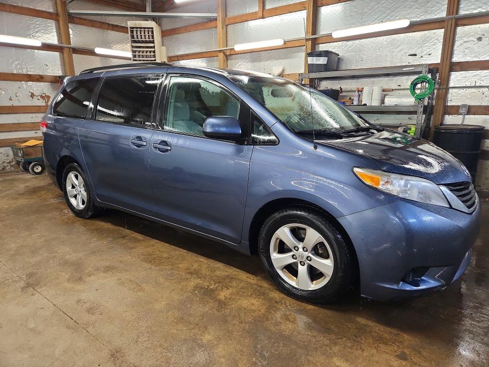 Photo 4 from auction – 2013 TOYOTA SIENNA LE with VIN 5TDKK3DC7DS339785