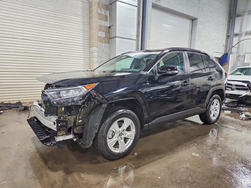 TOYOTA RAV4 XLE 2019 with VIN 2T3P1RFV2KW067734 - Photo from auction