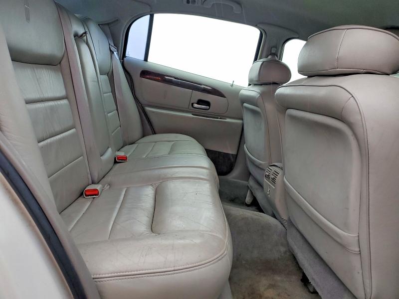 Photo 10 from auction – 2000 LINCOLN TOWN CAR with VIN 1LNHM82W1YY853314