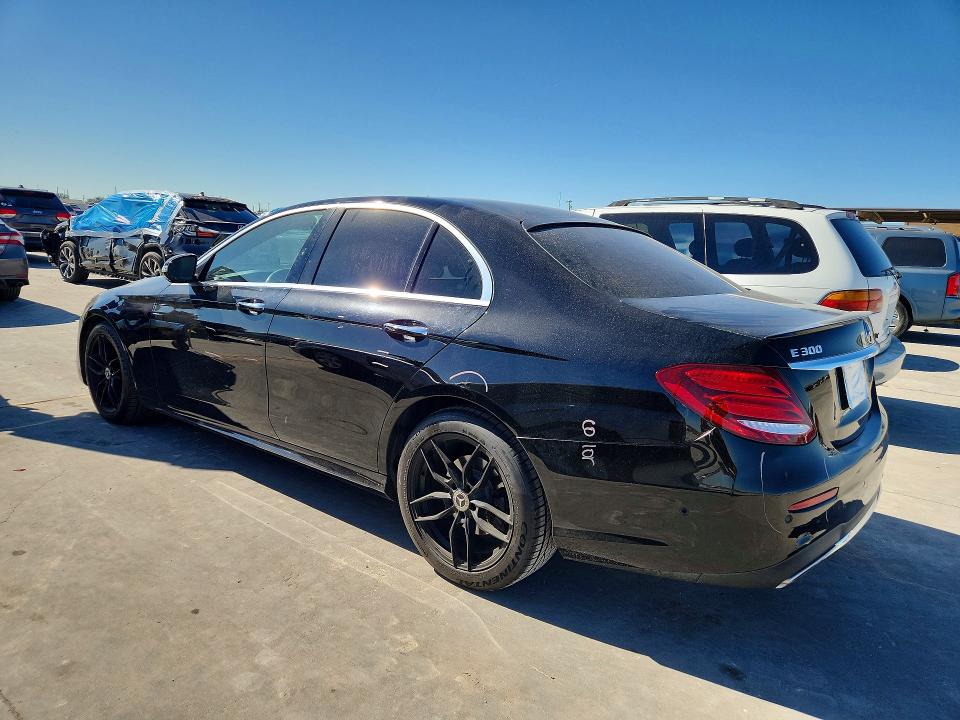 Photo 2 from auction – 2018 MERCEDES-BENZ E 300 4MAT with VIN WDDZF4KB5JA372107