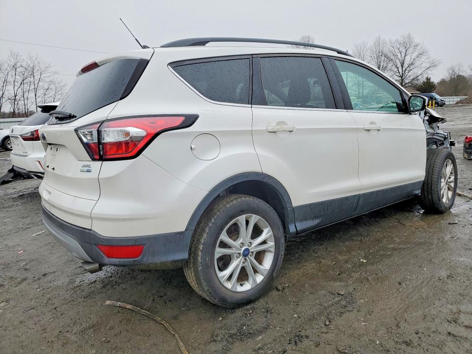 Photo 3 from auction – 2018 FORD ESCAPE with VIN 1FMCU9HD2JUB66426