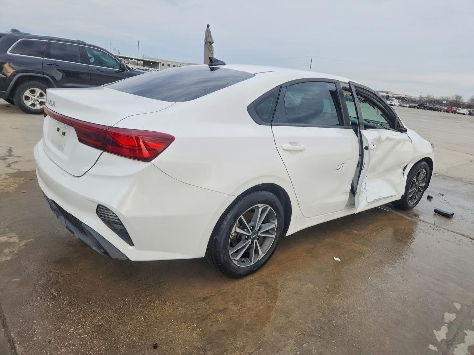Photo 3 from auction – 2024 KIA FORTE with VIN 3KPF24AD5RE759468