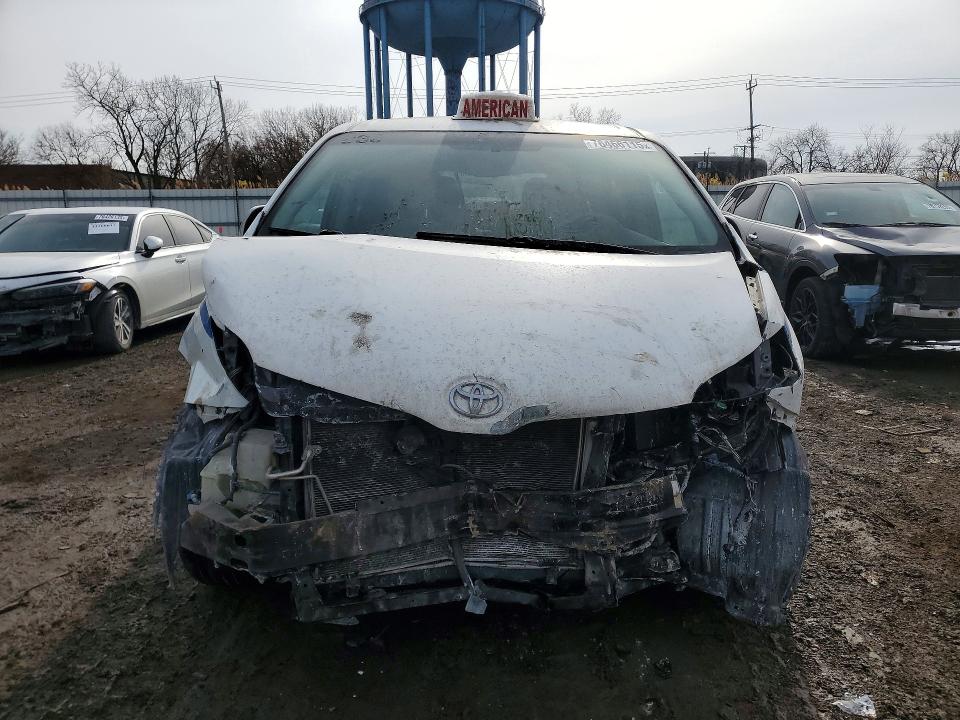 Photo 5 from auction – 2014 TOYOTA SIENNA with VIN 5TDKK3DC5ES478122