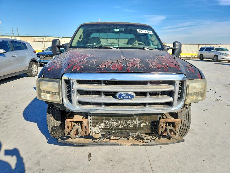 Zdjęcie 5 z aukcji – 2002 FORD F250 z VIN 1FTNW20F02ED35317