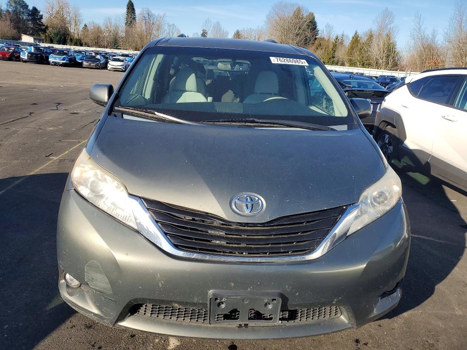 Photo 5 from auction – 2012 TOYOTA SIENNA with VIN 5TDKK3DC1CS215137