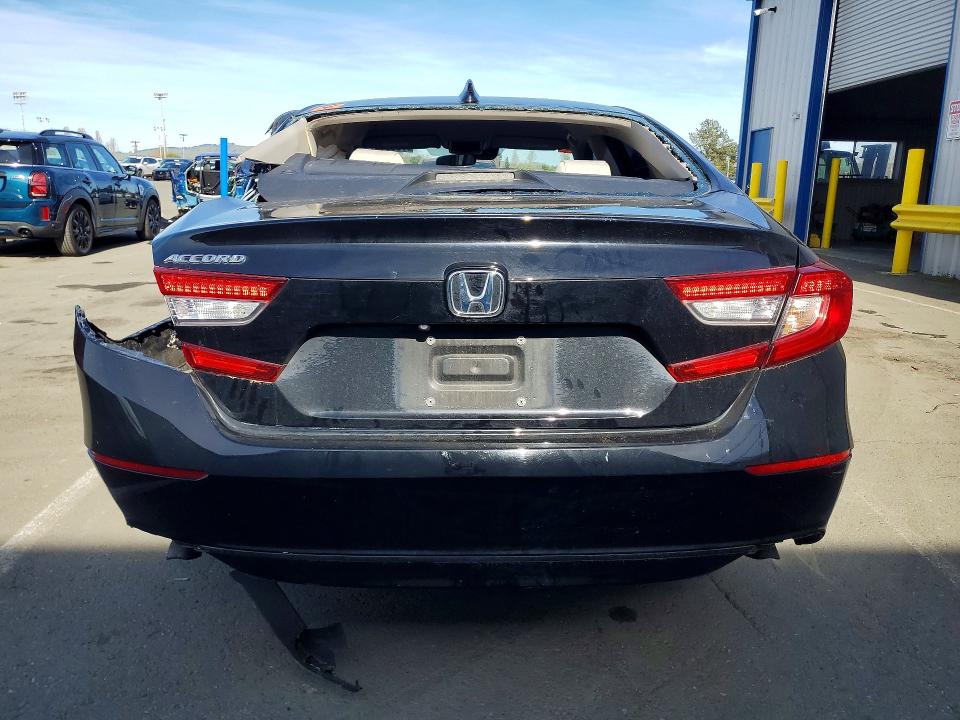 Photo 6 from auction – 2018 HONDA ACCORD with VIN 1HGCV1F10JA033419