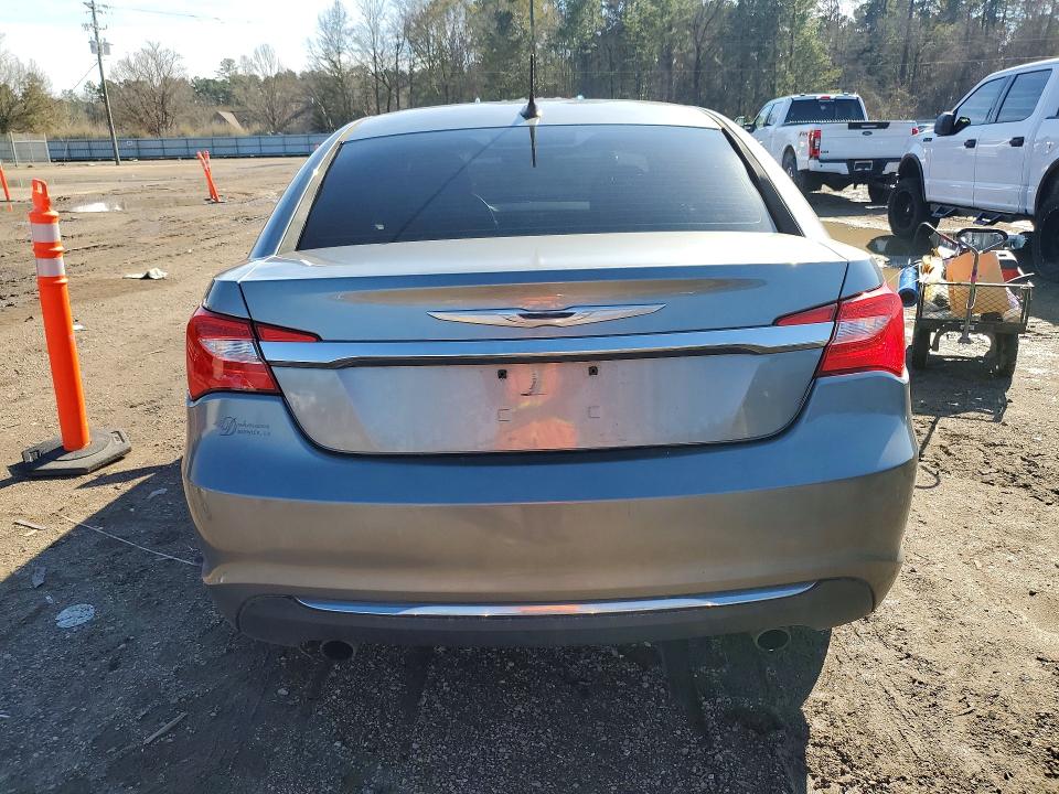 Photo 6 from auction – 2011 CHRYSLER 200 with VIN 1C3BC1FG3BN620281