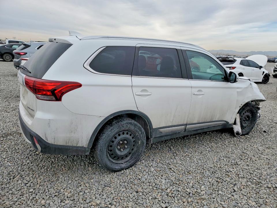 Photo 3 from auction – 2017 MITSUBISHI OUTLANDER with VIN JA4AD3A38HZ038550