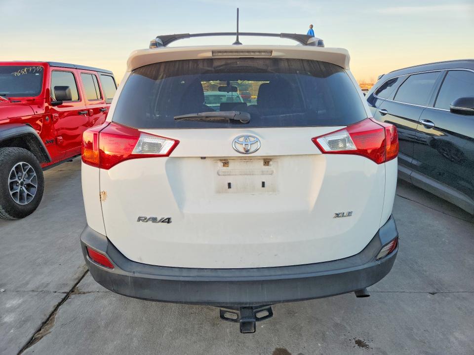 Photo 6 from auction – 2015 TOYOTA RAV4 XLE with VIN JTMWFREV8FD078741