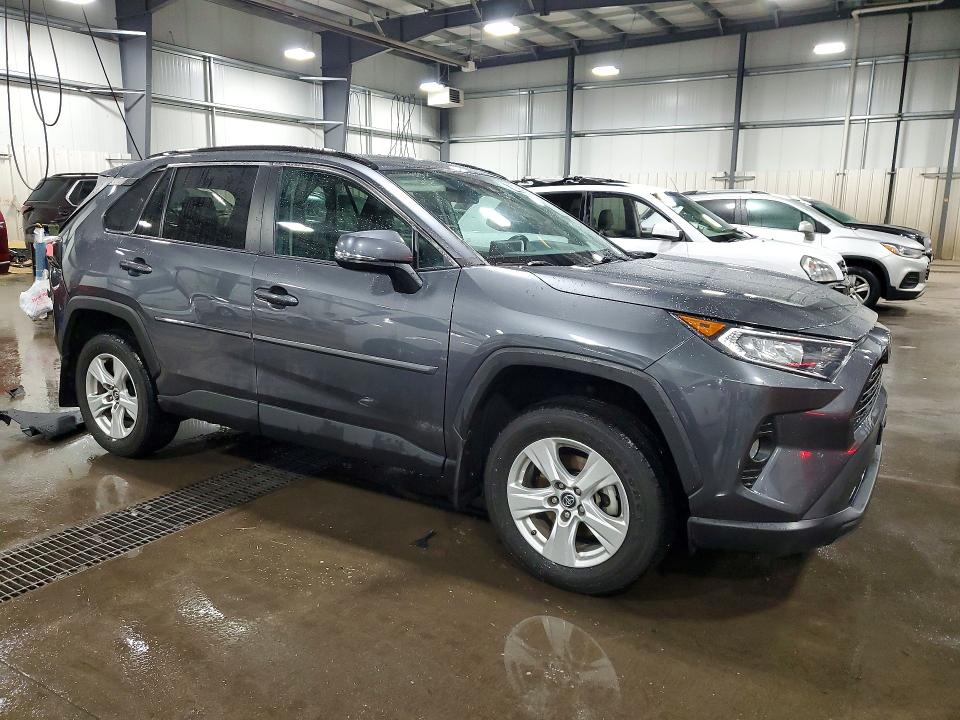 Photo 4 from auction – 2021 TOYOTA RAV4 with VIN 2T3P1RFV3MC165028