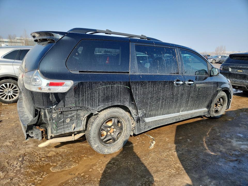 Photo 3 from auction – 2017 TOYOTA SIENNA with VIN 5TDXZ3DC8HS793163