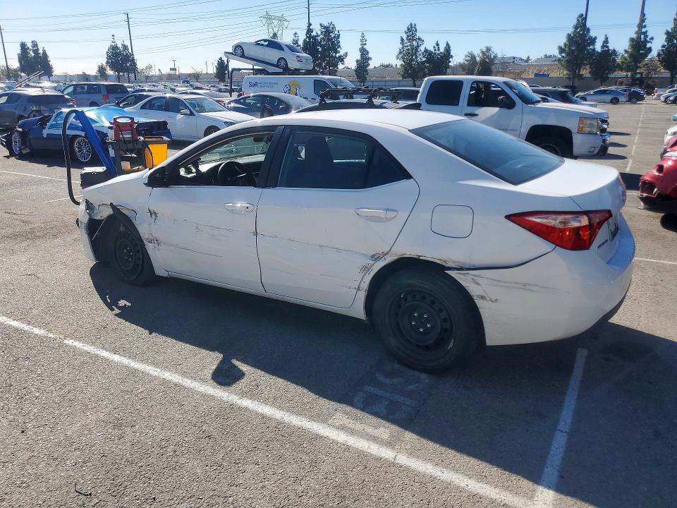 Zdjęcie 2 z aukcji – 2018 TOYOTA COROLLA z VIN 5YFBURHE8JP830475