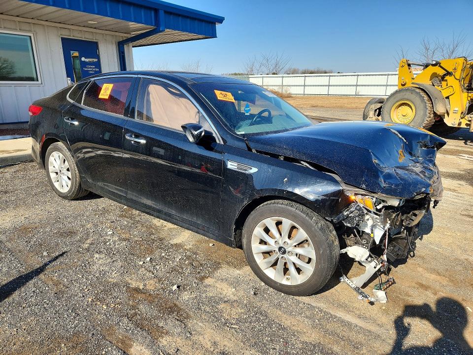 Photo 4 from auction – 2017 KIA OPTIMA EX with VIN 5XXGU4L35HG168064