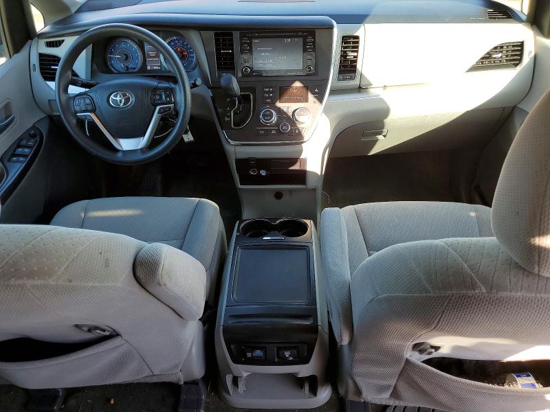 Photo 8 from auction – 2018 TOYOTA SIENNA with VIN 5TDKZ3DC6JS909797