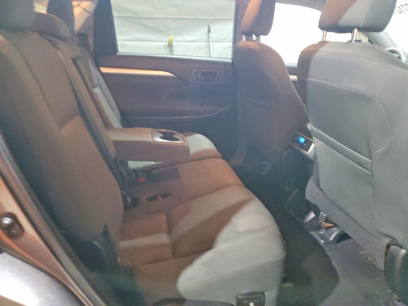 Photo 11 from auction – 2019 TOYOTA HIGHLANDER with VIN 5TDBZRFH7KS727894