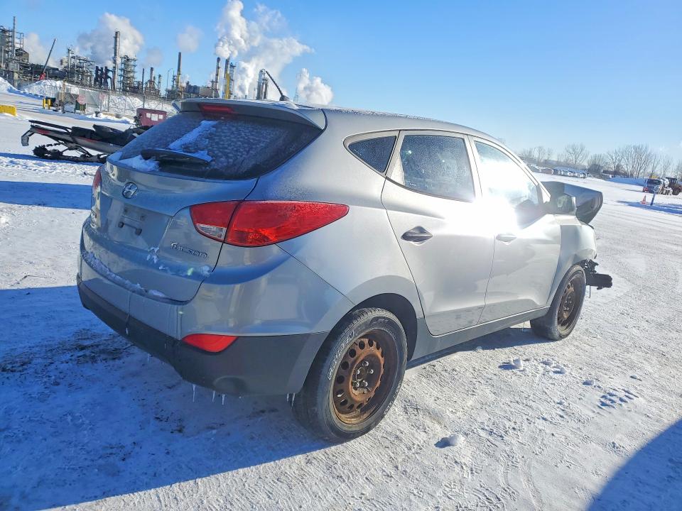 Photo 3 from auction – 2010 HYUNDAI TUCSON with VIN KM8JT3AC2AU061474