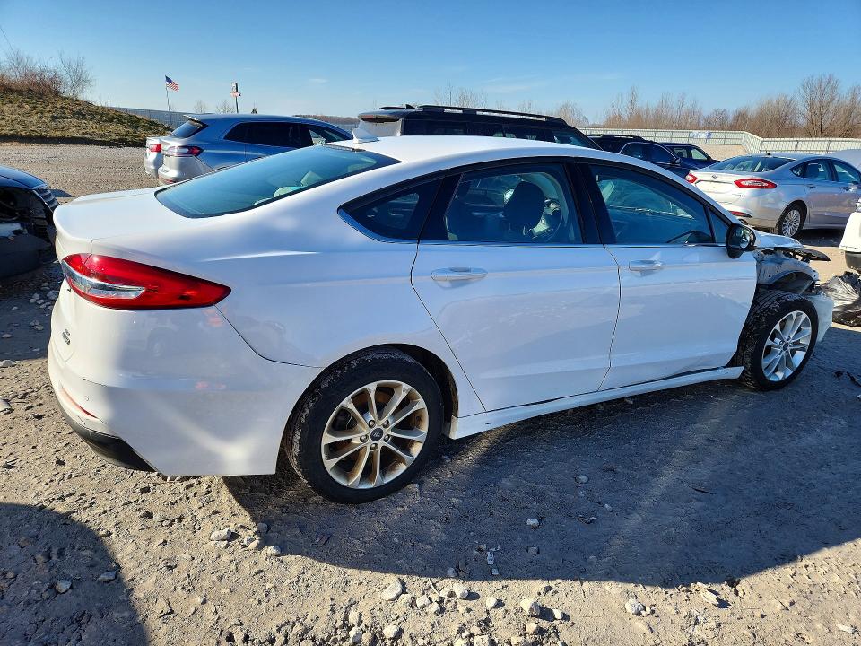 Photo 3 from auction – 2020 FORD FUSION with VIN 3FA6P0LU3LR239802