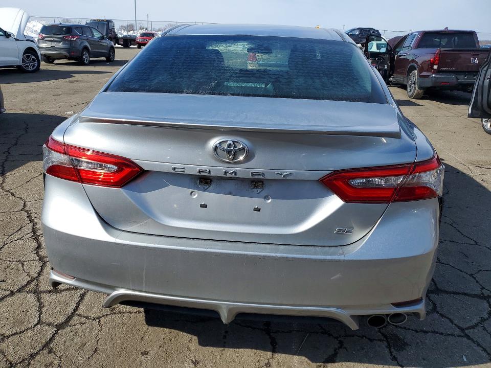 Photo 6 from auction – 2018 TOYOTA CAMRY L with VIN 4T1B11HK6JU632301