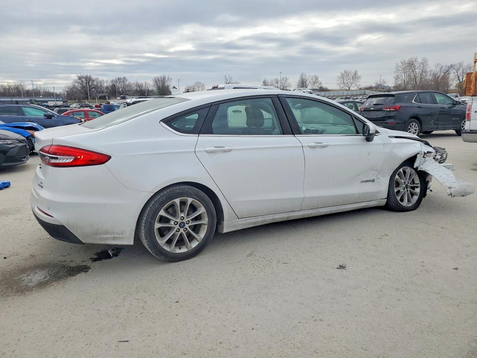 Photo 3 from auction – 2019 FORD FUSION with VIN 3FA6P0LU8KR188053
