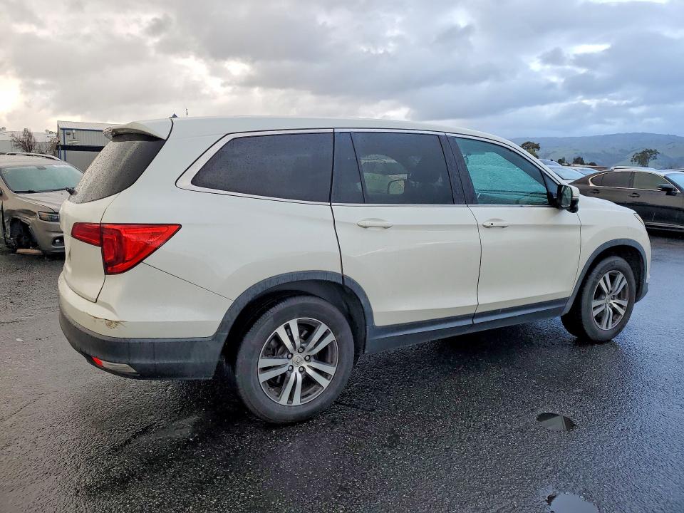 Photo 3 from auction – 2018 HONDA PILOT with VIN 5FNYF5H58JB033443