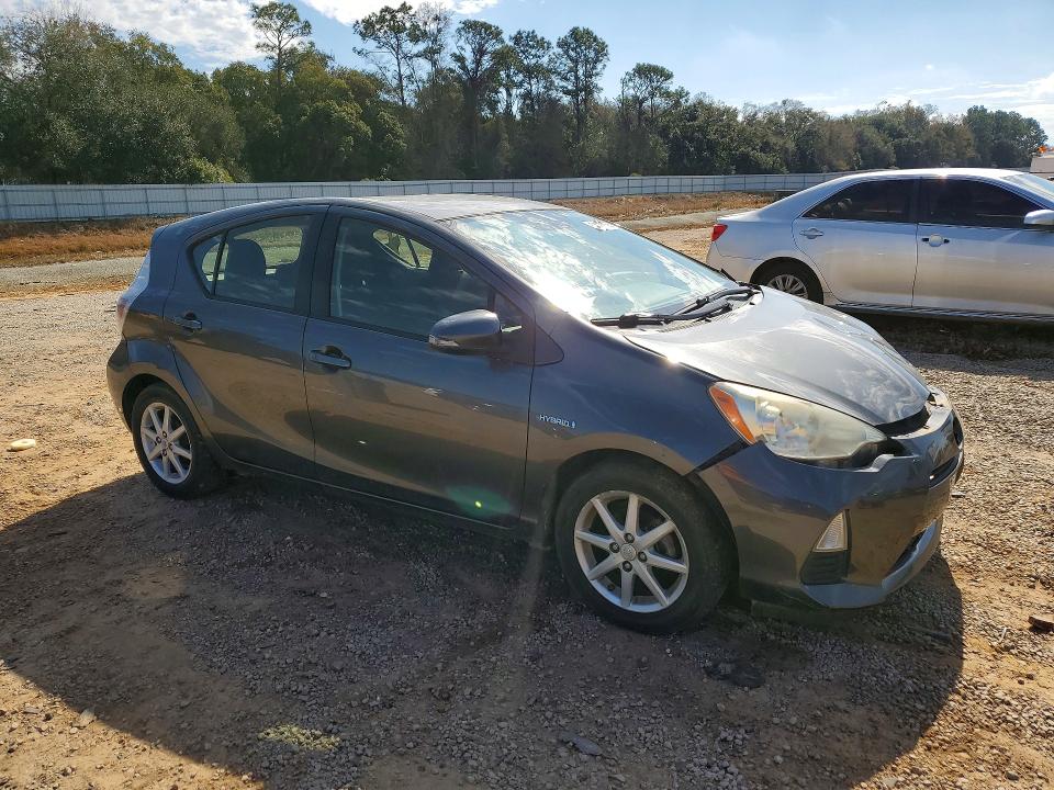 Photo 4 from auction – 2012 TOYOTA PRIUS C with VIN JTDKDTB33C1021008