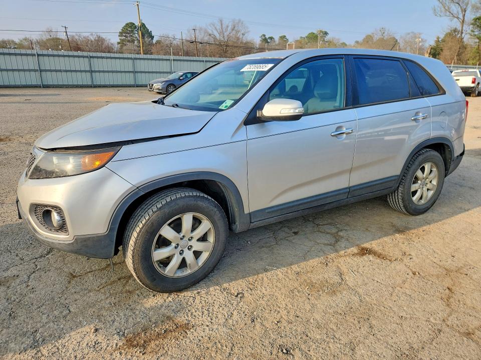 KIA SORENTO 2013 with VIN 5XYKT3A11DG389689 - Photo from auction