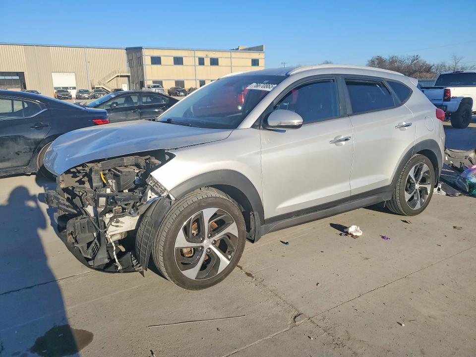HYUNDAI TUCSON 2016 with VIN KM8J33A25GU212632 - Photo from auction