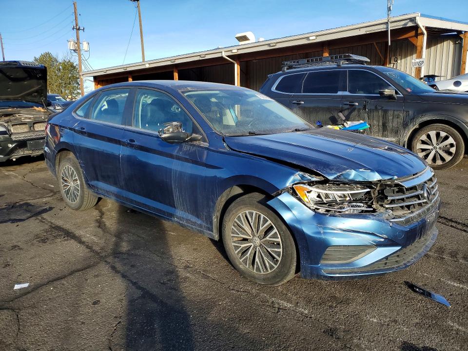 Photo 4 from auction – 2020 VOLKSWAGEN JETTA with VIN 3VWCB7BU7LM032684