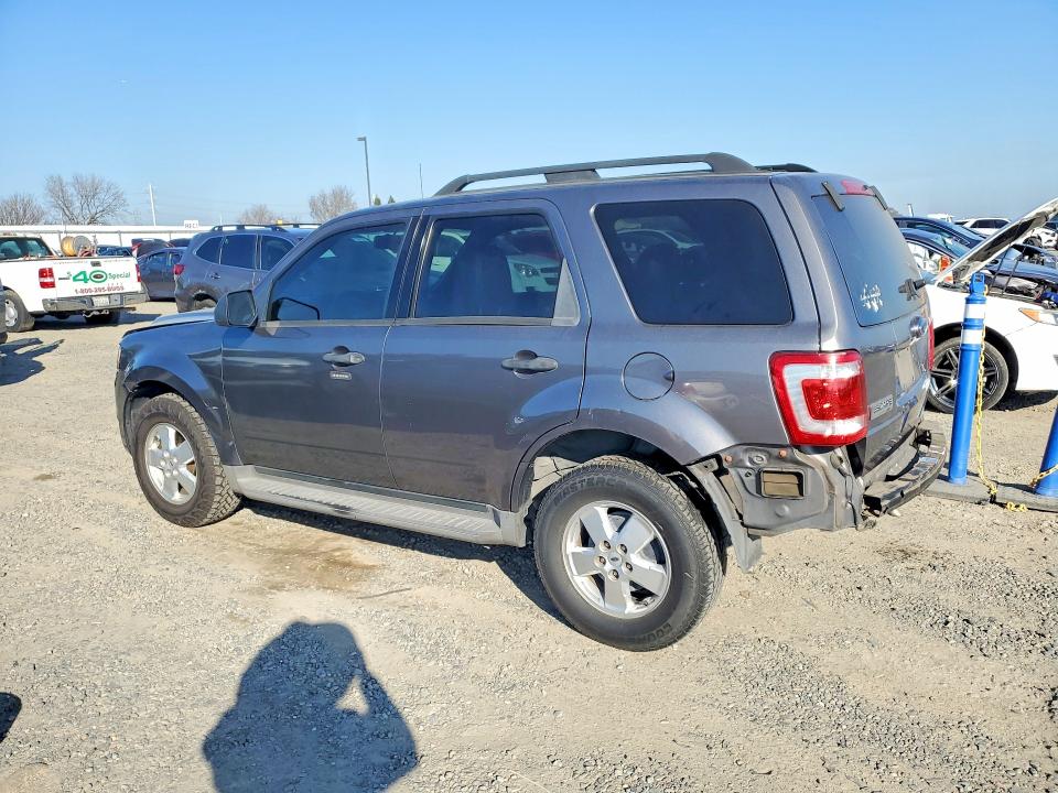 Photo 2 from auction – 2009 FORD ESCAPE XLT with VIN 1FMCU03729KA79677