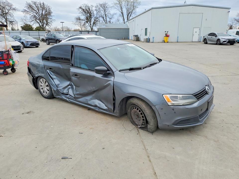 Photo 4 from auction – 2013 VOLKSWAGEN JETTA with VIN 3VW2K7AJ1DM353950