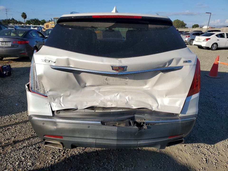 Photo 6 from auction – 2017 CADILLAC XT5 with VIN 1GYKNARS6HZ145484