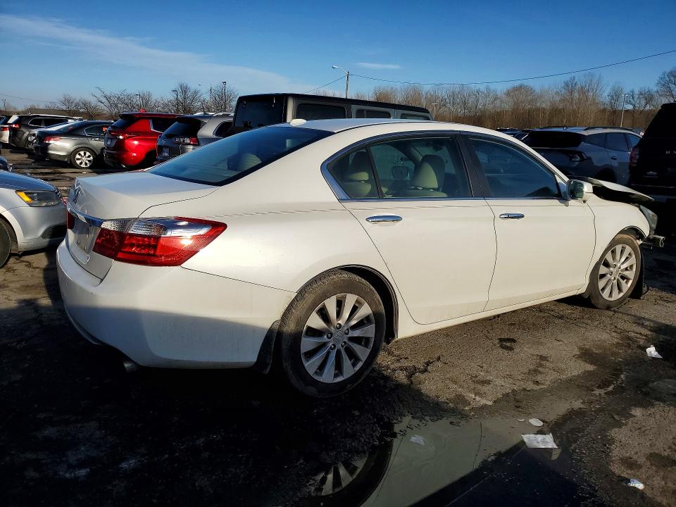 Photo 3 from auction – 2015 HONDA ACCORD with VIN 1HGCR2F81FA012657