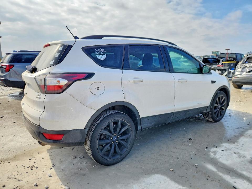 Photo 3 from auction – 2018 FORD ESCAPE with VIN 1FMCU9GD4JUA63476