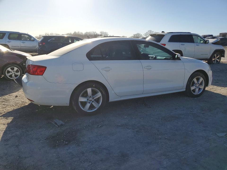 Photo 3 from auction – 2012 VOLKSWAGEN JETTA with VIN 3VW3L7AJ3CM420483