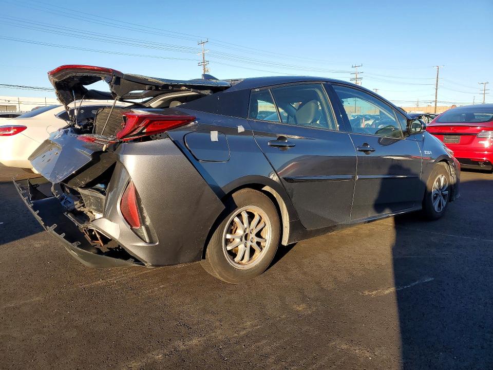Photo 3 from auction – 2018 TOYOTA PRIUS PRIME with VIN JTDKARFP0J3101599