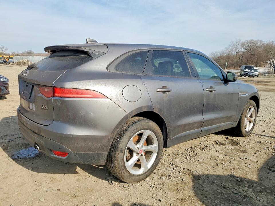 Photo 3 from auction – 2018 JAGUAR F-PACE PREMIUM with VIN SADCJ2EV2JA252729