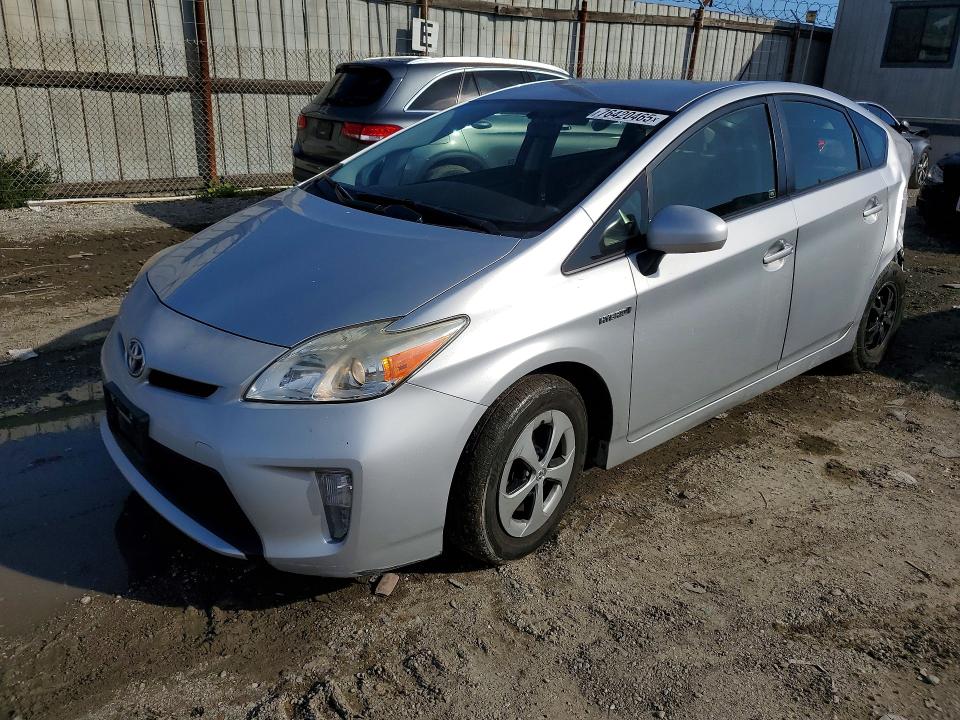 TOYOTA PRIUS 2015 z numerem VIN JTDKN3DU8F0481598 - Zdjęcie z aukcji