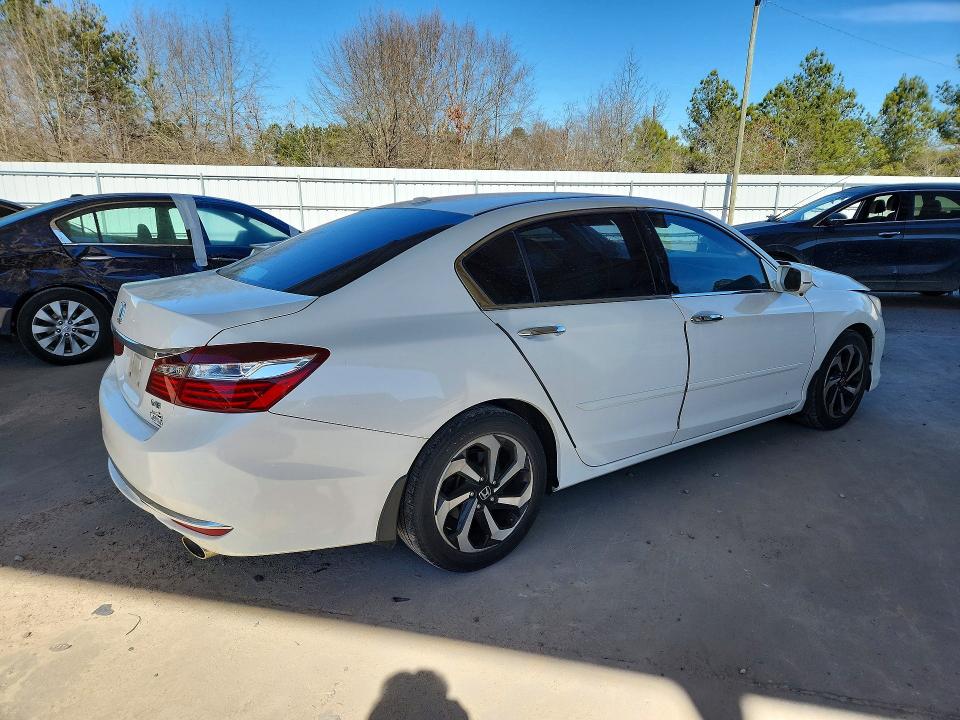 Photo 3 from auction – 2016 HONDA ACCORD with VIN 1HGCR3F02GA019022