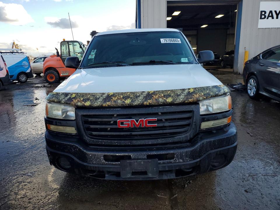 Photo 5 from auction – 2005 GMC NEW SIERRA with VIN 1GTEK14T95Z260829