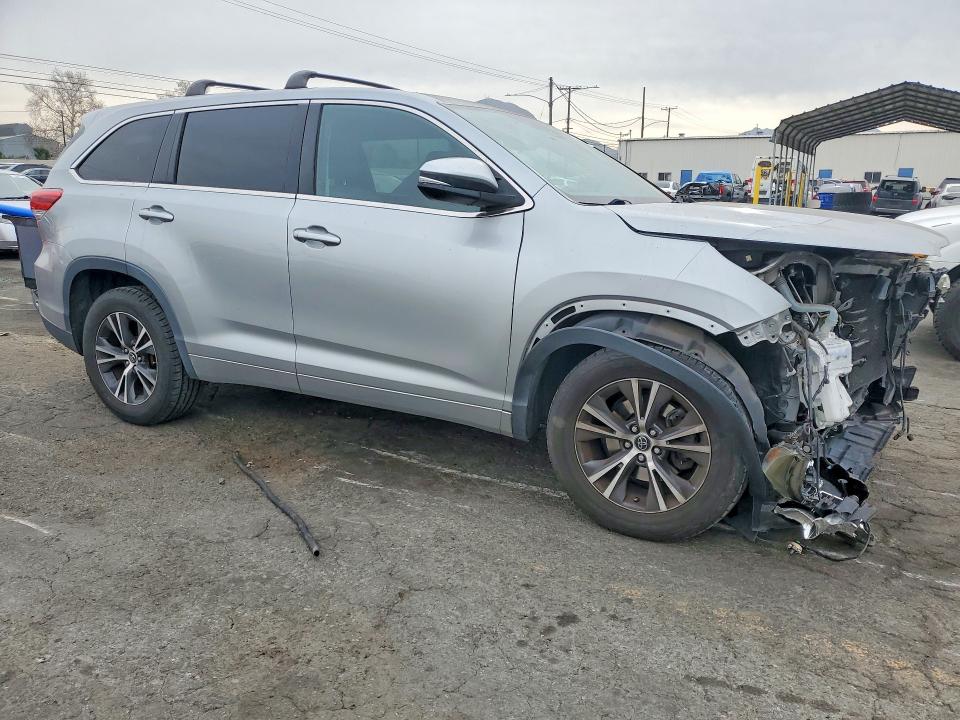 Zdjęcie 4 z aukcji – 2017 TOYOTA HIGHLANDER z VIN 5TDZARFH8HS026070