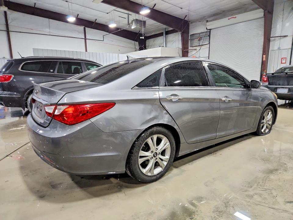 Photo 3 from auction – 2011 HYUNDAI SONATA SE with VIN 5NPEC4AC3BH225354