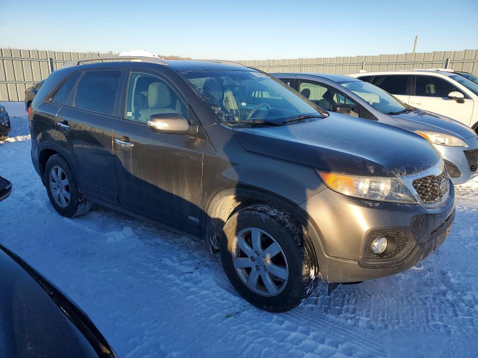 Photo 4 from auction – 2013 KIA SORENTO with VIN 5XYKTDA28DG353030