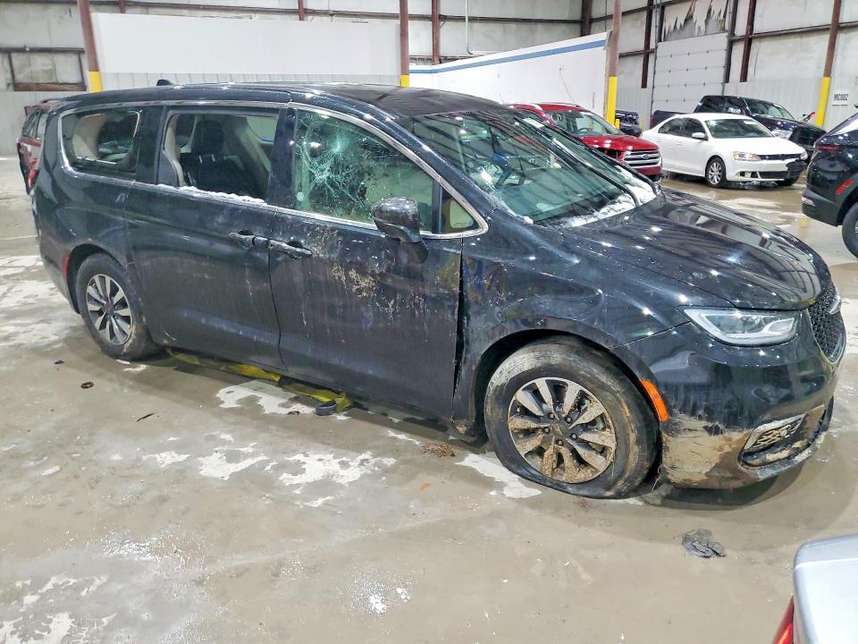 Photo 4 from auction – 2022 CHRYSLER PACIFICA with VIN 2C4RC1L7XNR147954