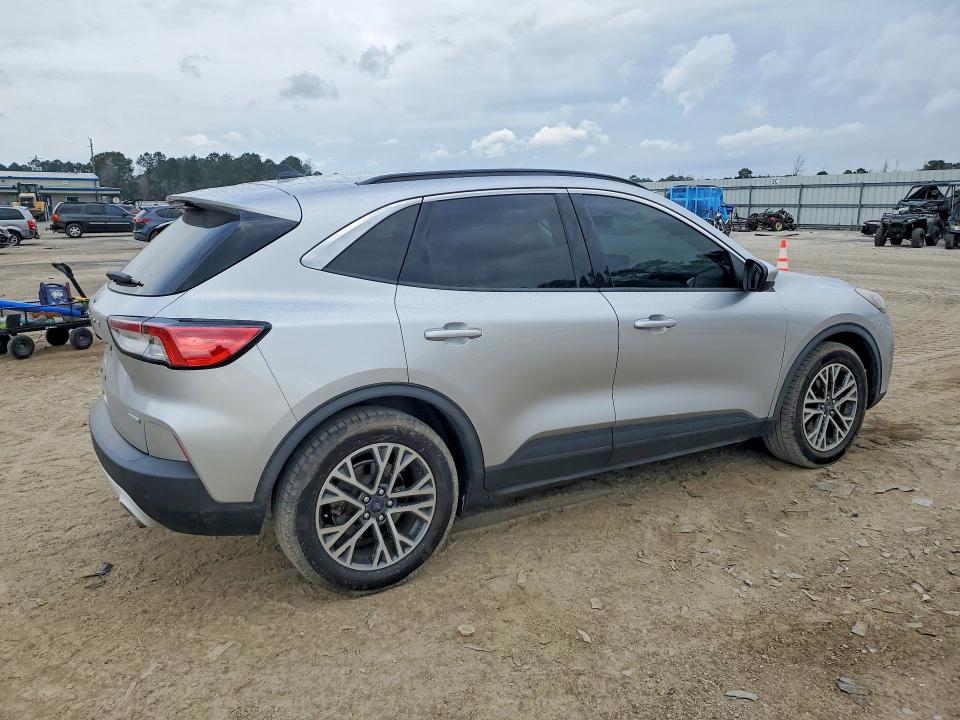 Photo 3 from auction – 2020 FORD ESCAPE with VIN 1FMCU0H66LUA68872