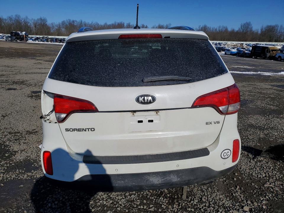 Photo 6 from auction – 2015 KIA SORENTO EX with VIN 5XYKUDA79FG582635