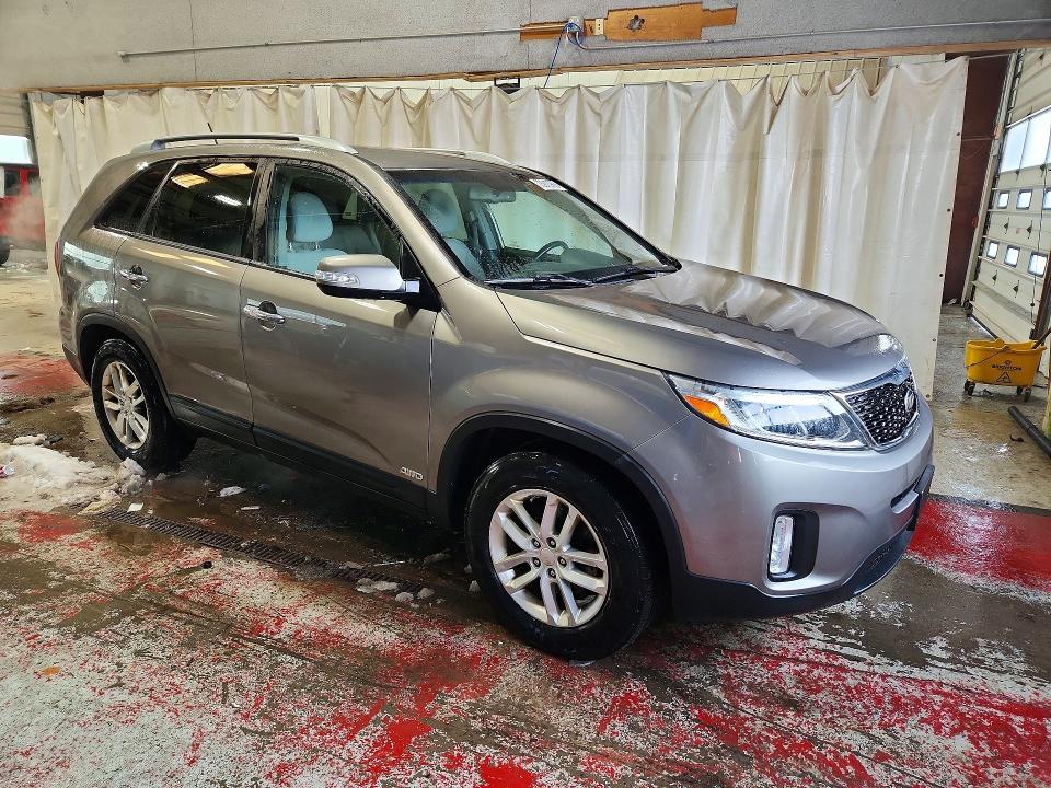 Photo 4 from auction – 2015 KIA SORENTO LX with VIN 5XYKTCA6XFG597083
